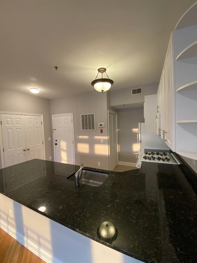 Photo - 915 Madison St Unit 6C
