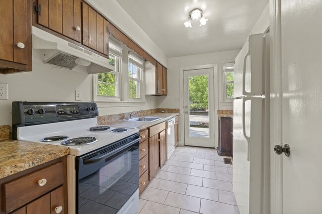 Photo - 4610 Calvert Rd