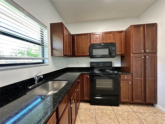 Photo - 1027 NE 10th Ave Unit 3