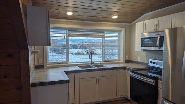 Photo - 1410 Western Dr Unit B