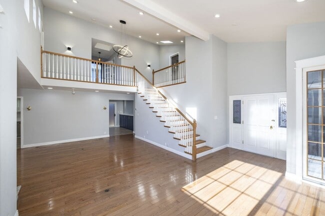 Photo - Beautifully Appointed 5 Bed, 4 Bath Executive Home