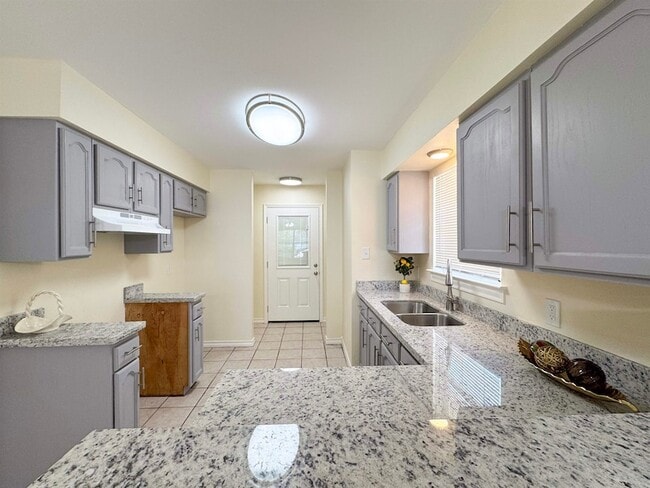 Photo - 304 Anthony Ln