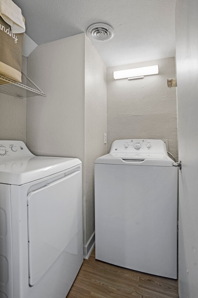 Washer/Dryer Included