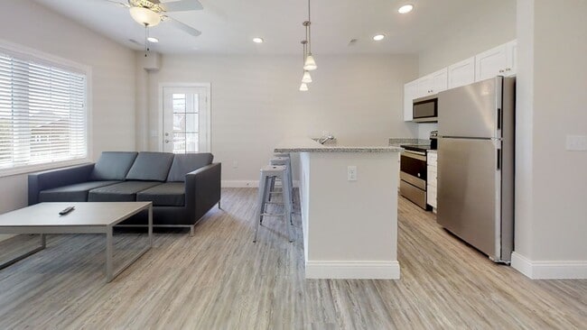 Photo - 309 W Washington St