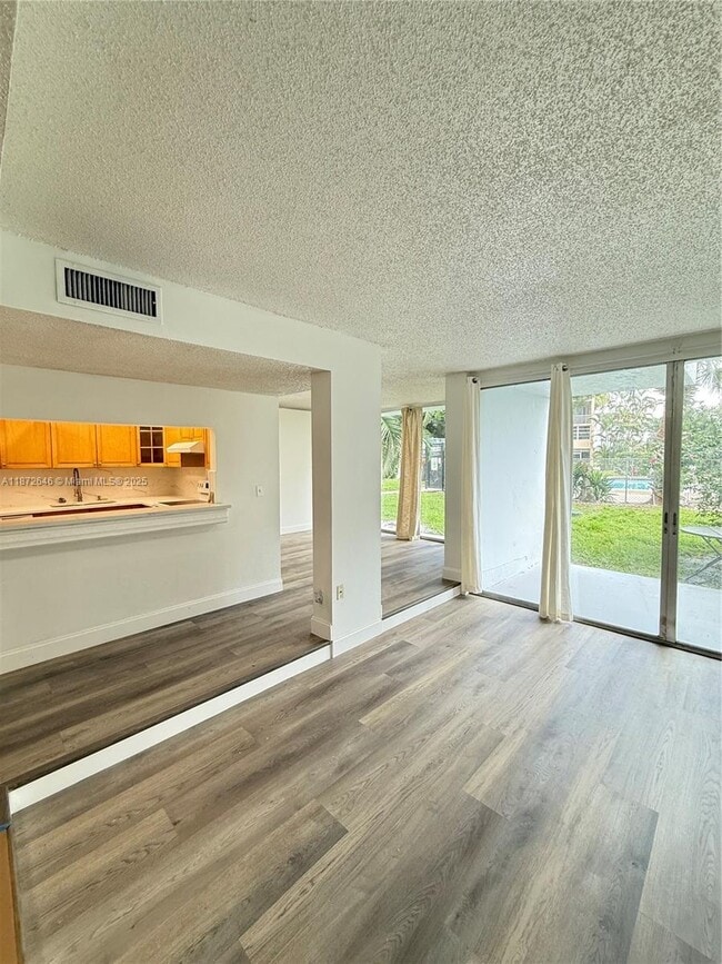 Photo - 9441 Live Oak Pl