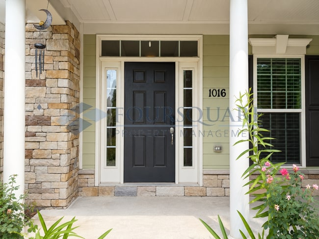 Beautiful 4-Bedroom Home Screened Porch & Bonus Room – Minutes from RTP, Shopping & Dining , Comm...