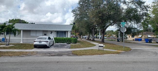 Photo - 630 N 58th Ave
