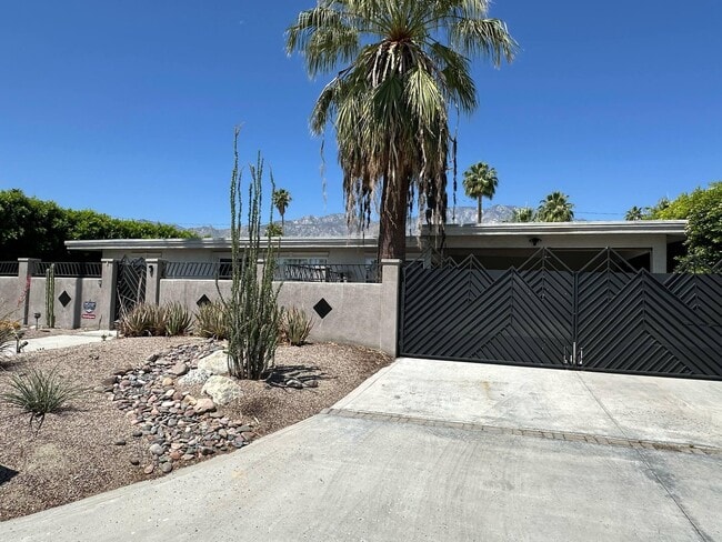 Photo - 725 S Mountain View Dr