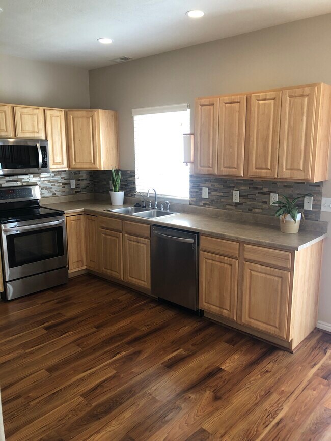 Photo - 5043 W Slate St