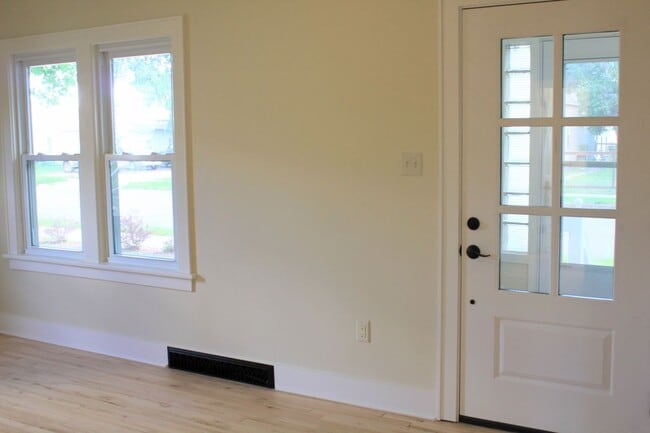 Photo - 113 1st St NW