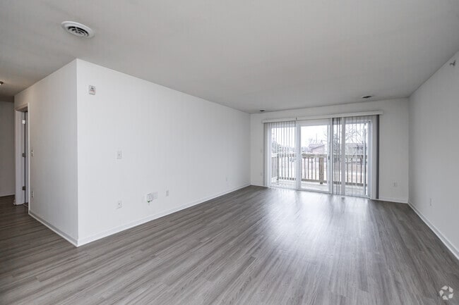 2BR, 1BA - 850SF - Living Room - Layton 1900