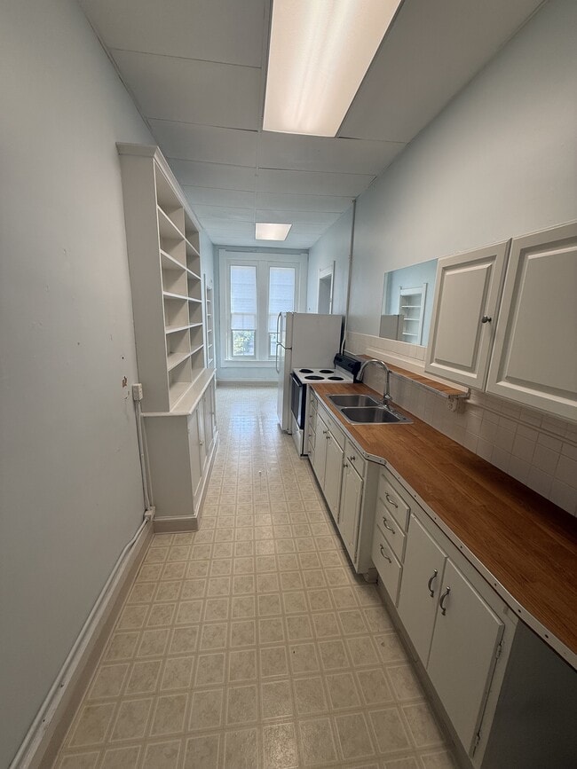 92.5 N Broad St Unit 92.5 N Broad Apt 3