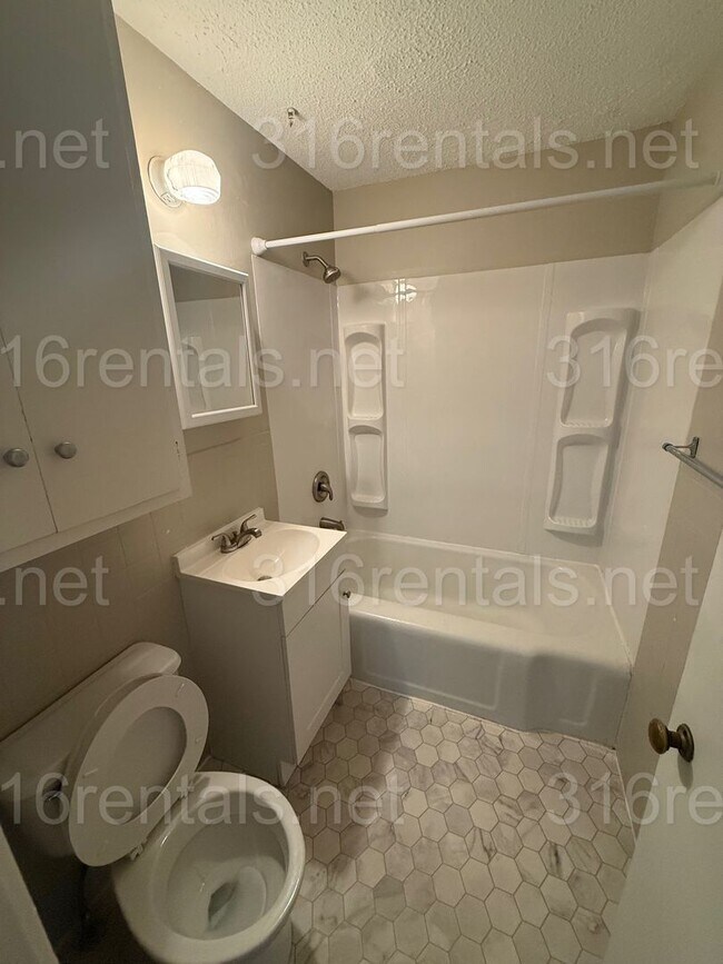Photo - $1325 - 3 bedroom / 2 bathroom - Single Family Home