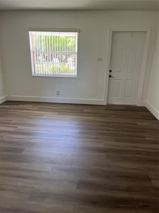 Photo - 905 NW 5th St