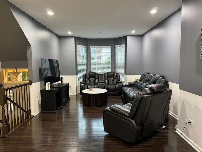 Photo - 2911 Henley Ln