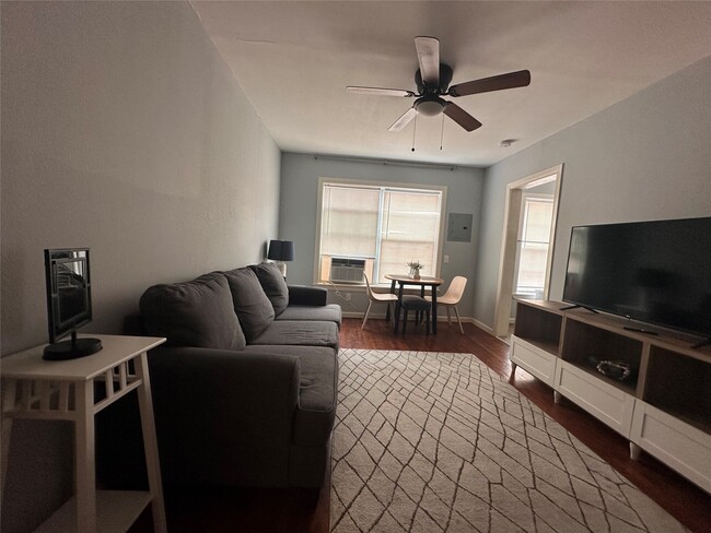 Building Photo - 4302 Polk St Unit 8