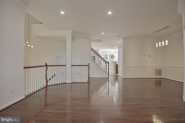 Photo - 46186 Aisquith Terrace