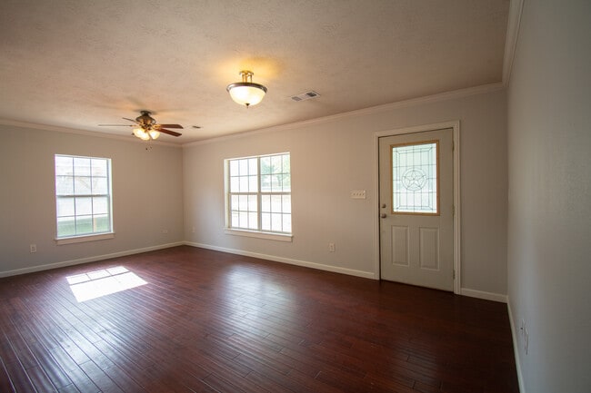 Photo - 809 Jersey Ln