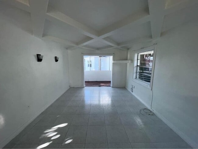 Building Photo - 6503 Winfield Blvd Unit #211