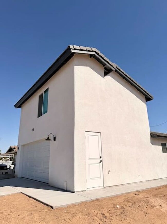 Photo - Live Oak Hesperia Unit Main House