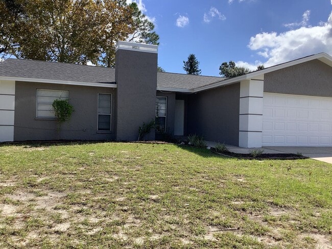 Building Photo - Three Bedroom Two Bath!