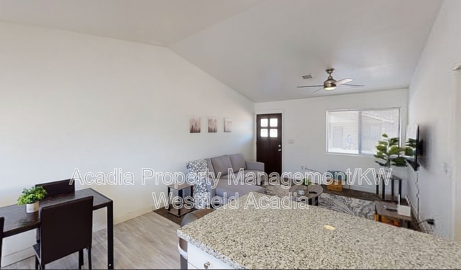 Photo - 571 N 10th Pl