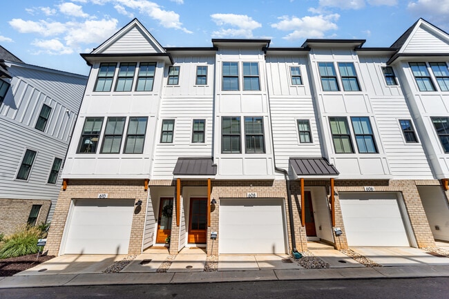 Photo - 608 Old Dominion Dr Townhome
