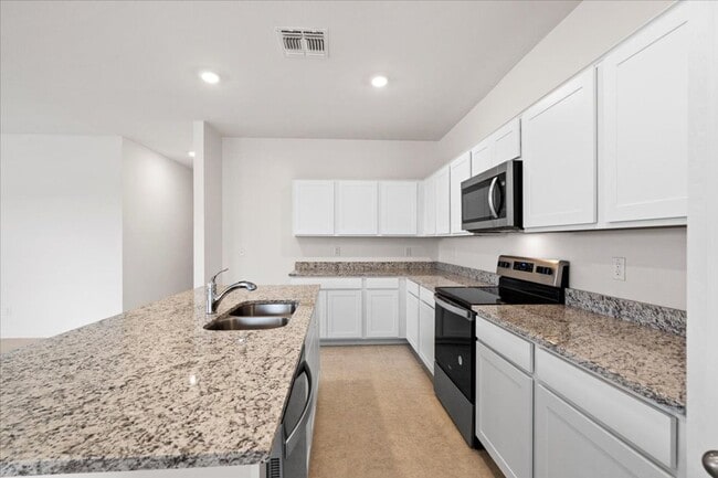 Photo - 4 Bedroom Home with Mountain Views Now Ava...