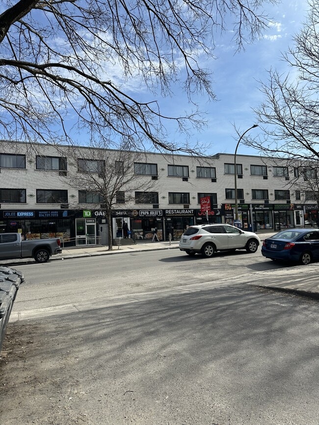 Building Photo - 5491 Av. Victoria Unit 120