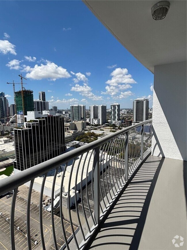 Building Photo - 1750 N Bayshore Dr Unit 3408 Rental