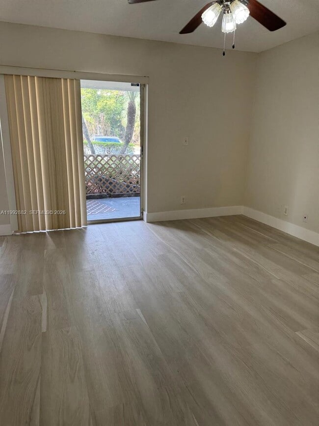 Photo - 320 NE 12th Ave Unidad 703