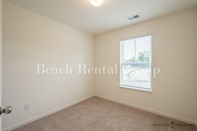 Photo - 209 Banbury Ln