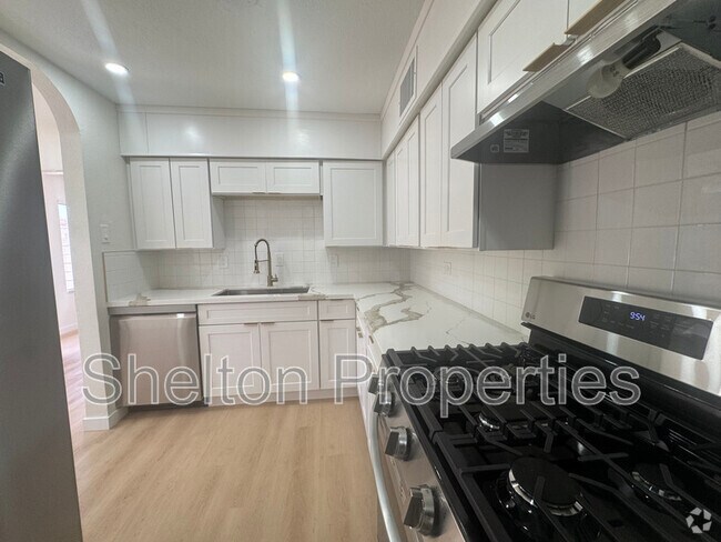 Building Photo - 2047 E Virginia Ave Rental
