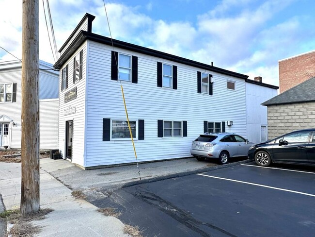 Building Photo - 11 Vernon St Rental