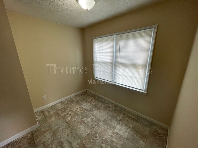 Photo - 406 Dowd St