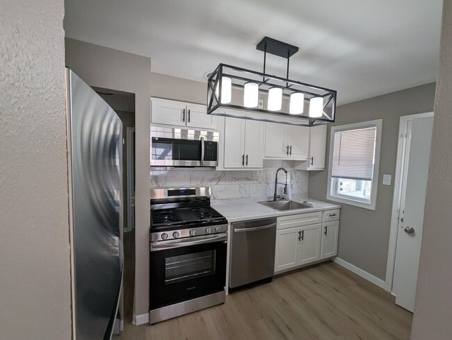 Building Photo - Updated & Upgraded