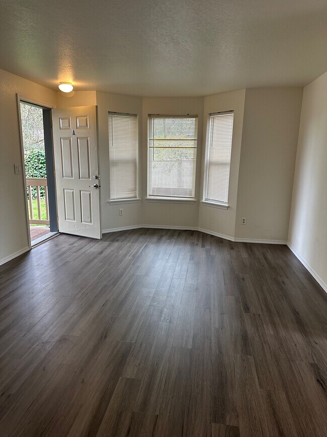 Photo - 103 108th St SW