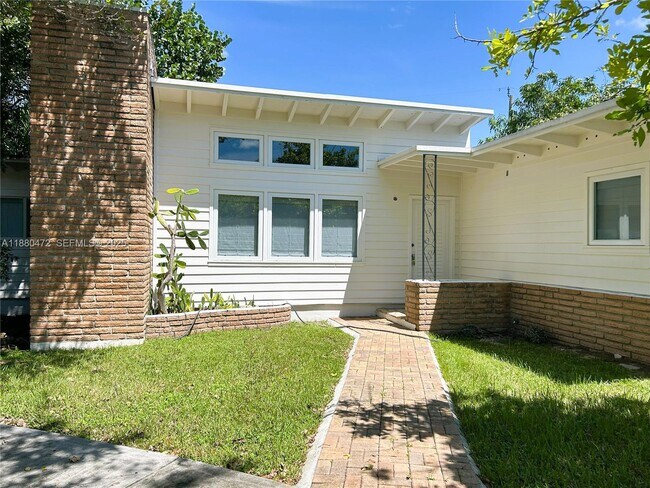 Building Photo - 6395 SW 42nd Terrace