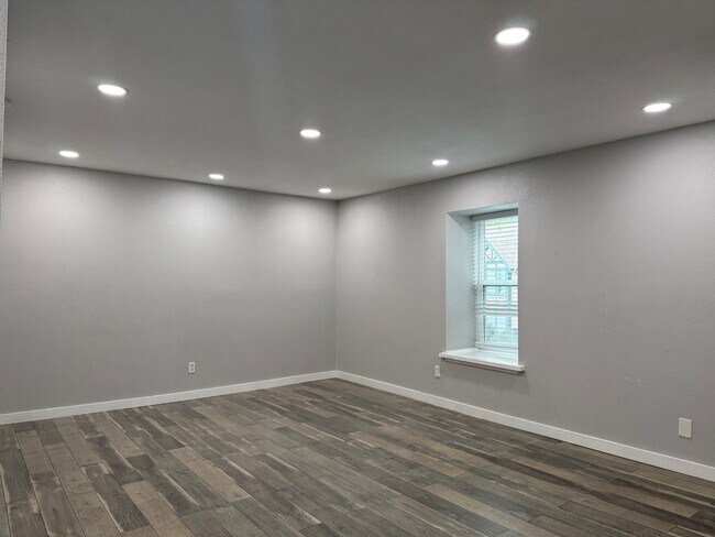 Photo - 8299 Kingsbrook Rd Unit 280