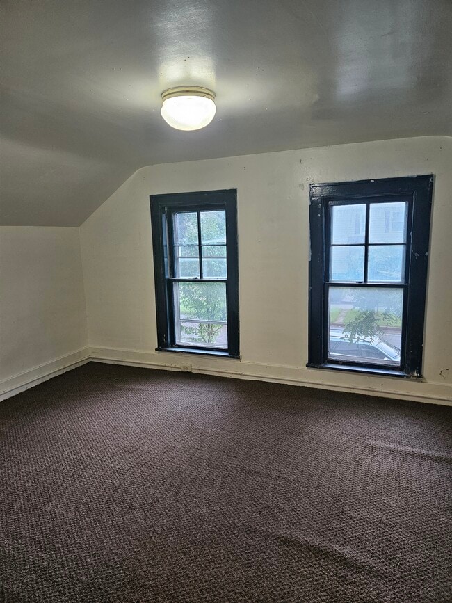 Photo - 215 7th St NE
