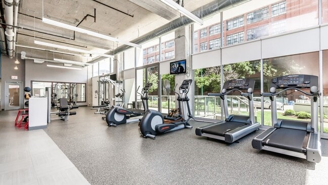 Photo - Mondial River West