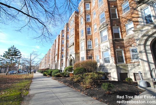 Building Photo - 1163 Boylston St Unit 16