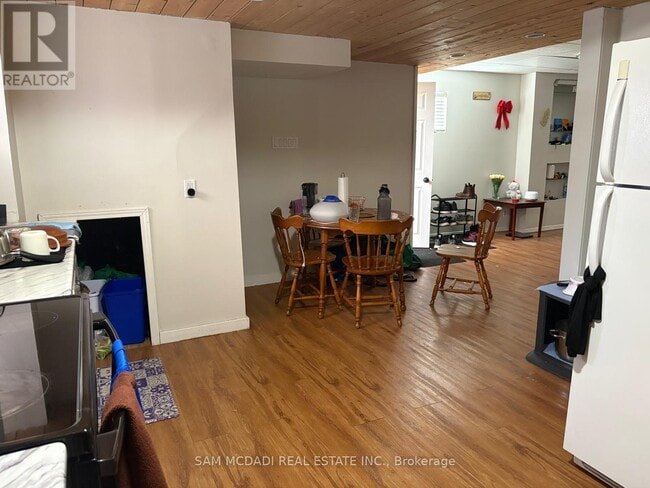 Photo - 87 Rundle Crescent