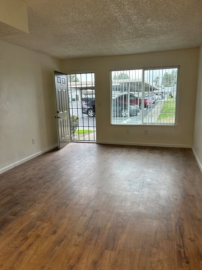 Vineyard Apartments For Rent in Ceres, CA