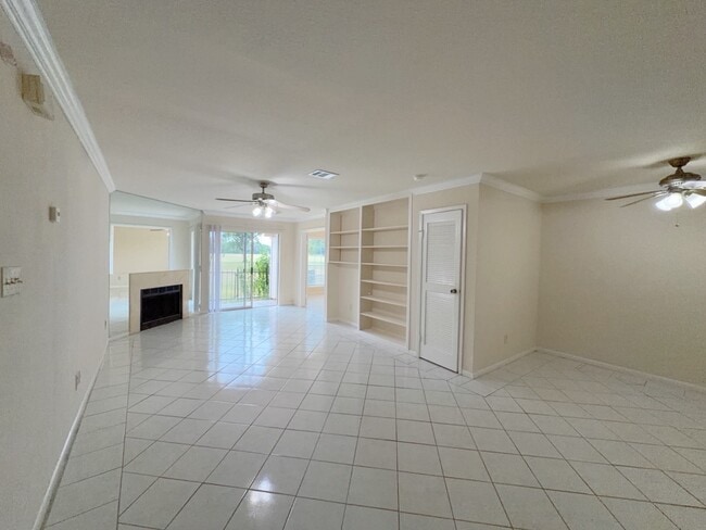 Building Photo - 6666 Harbor Town Dr Unit A110