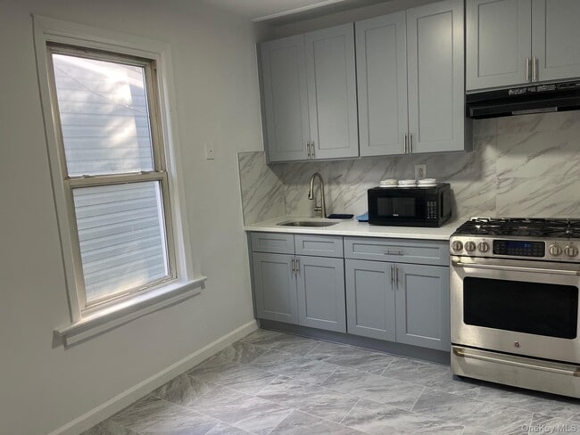 Photo - 107-31 93rd St