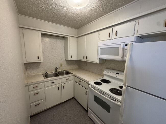 Photo - 5909 East F M 40