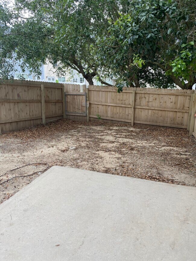 Photo - 122 Swaying Pine Ct