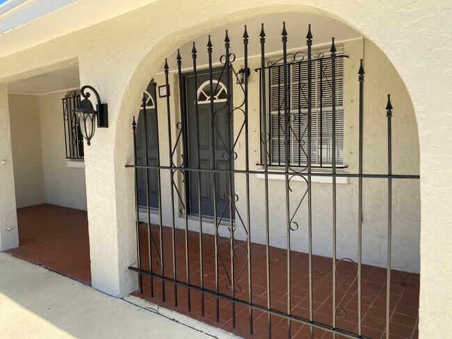 Photo - West Walnut St Unit W. Walnut Apt # 2