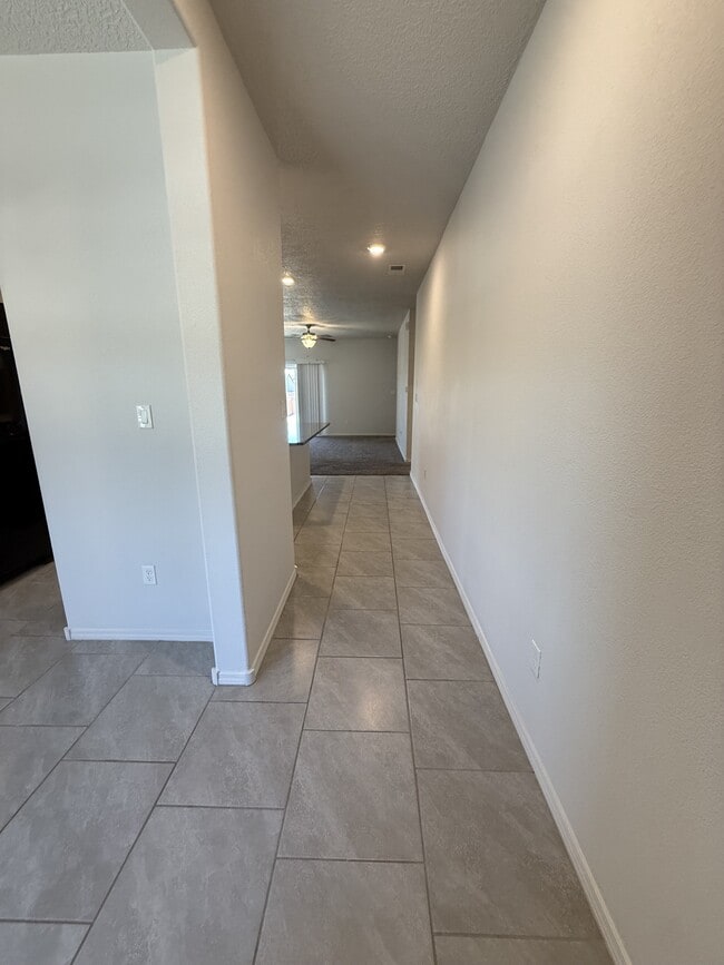 Photo - 2116 Solitaire St NE